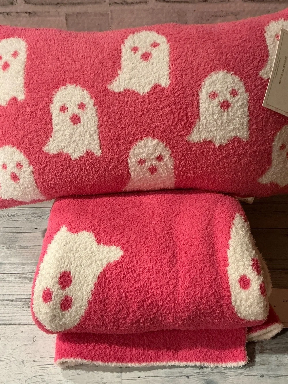 CUPCAKES & CASHMERE 2Pc. Feather Ghosts Throw & Matching Oblong Pillow